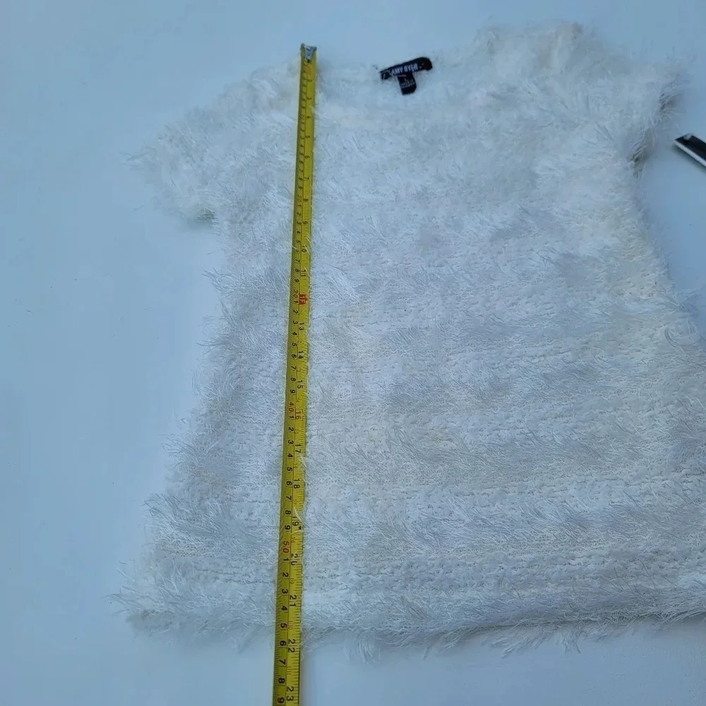 NWT Amy Byer Girls White Fuzzy Short Sleeve Knit Sweater sz L